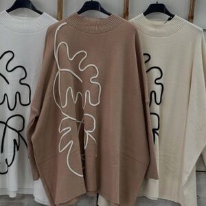 New Italy Stylish Women's Sweater with Artistic Design